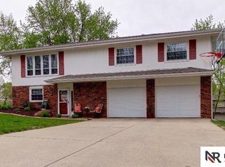 15011 Douglas Cir, Omaha, NE 68154