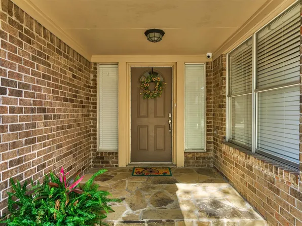 42 Devonshire Dr, Conroe, TX 77304