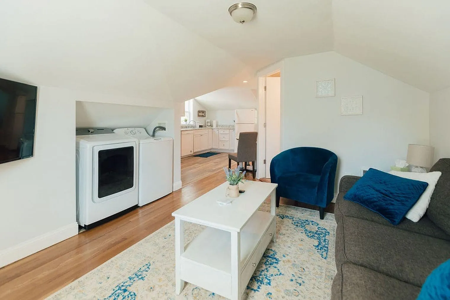2 bed, 1.0 bath, 495 sqft, $2,477 — Photo 3
