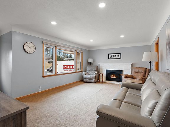 5th image of 2304 Earl Ln