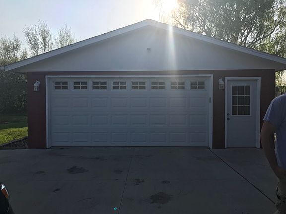 Detached Garage