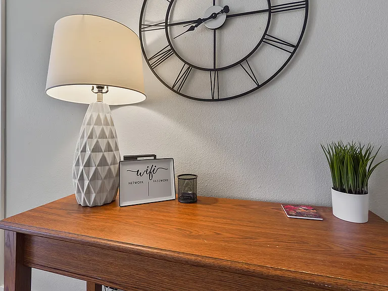 6871 N Fairfax Ave — Photo 24