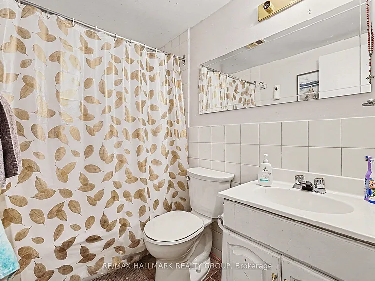 2000 Jasmine Cres #1002 — Photo 14