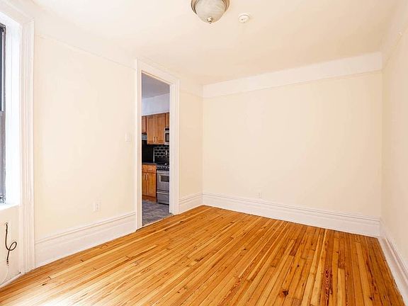 3rd image of 209 W 13th St APT 14