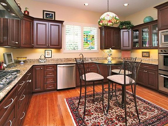 4th image of 522 Cleveland Ct