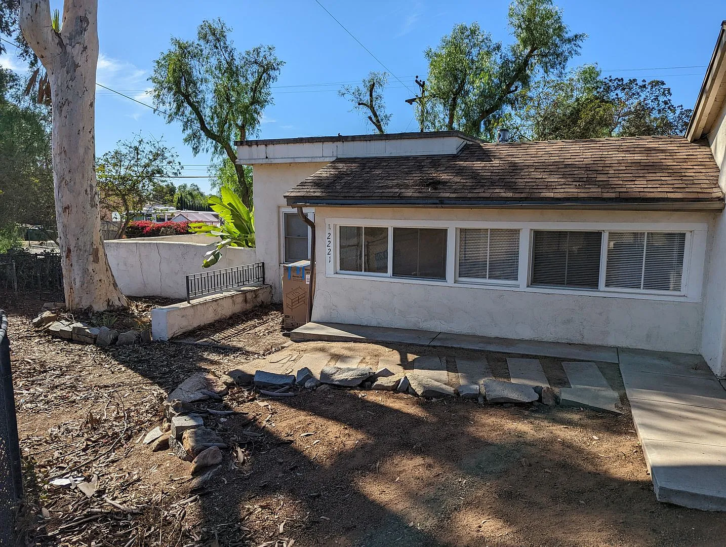 Coming Soon! Charming 2 Bed 1 1/2 Bath In Crest — Photo 2