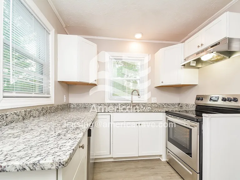 1041945_004_wm_-_kitchen_13155874.jpg