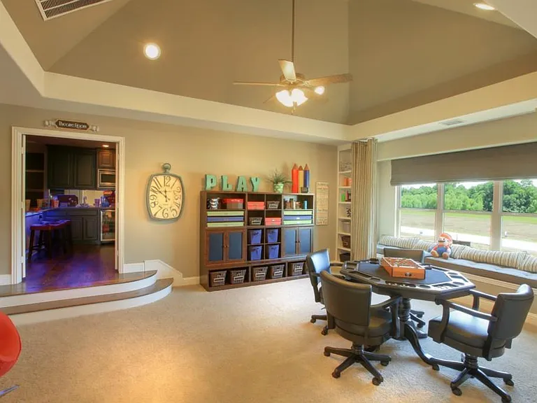 814 Calcot Dr — Photo 16
