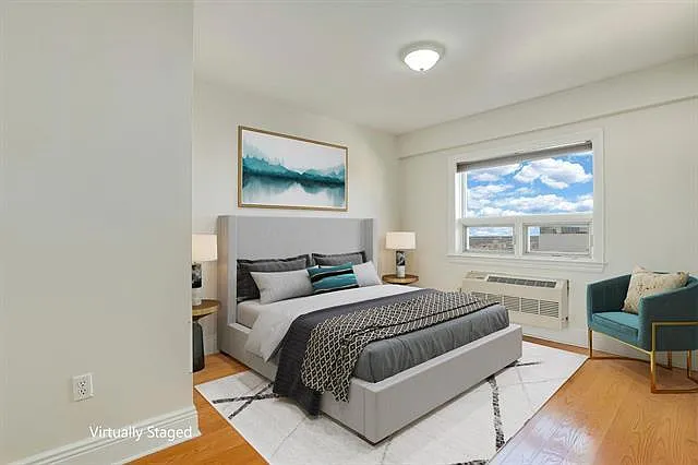 Bedroom w/ En Suite (staged)
