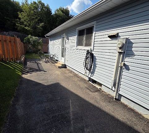 2nd image of 83 Laurier Rd
