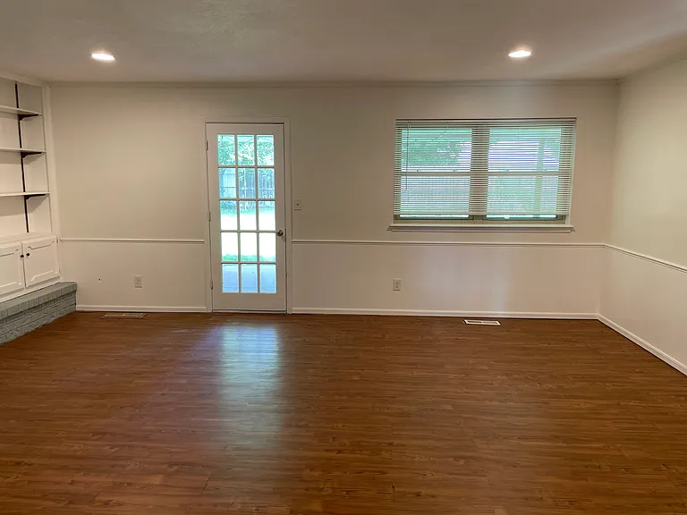 1715 Lancaster Cir — Photo 23