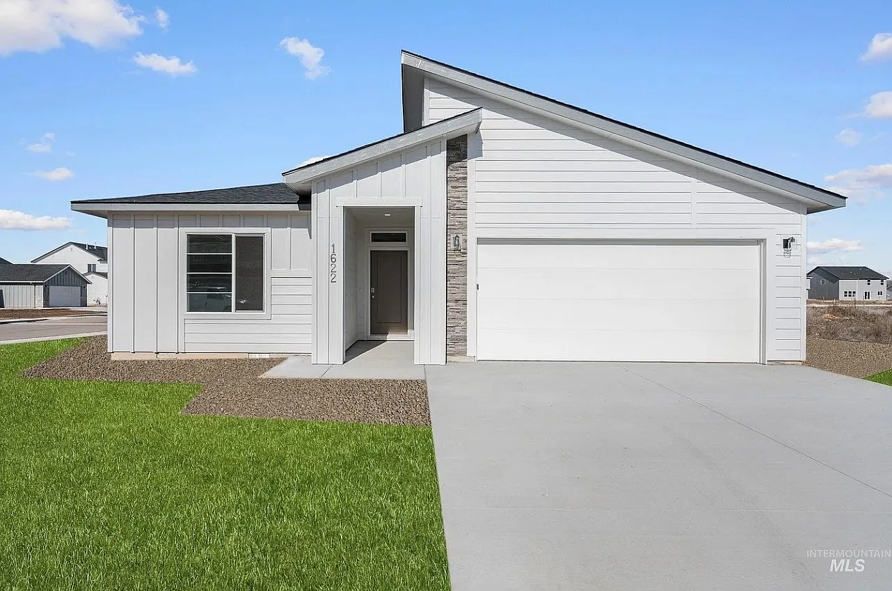 4 bed, 1860 sqft, $2,400 — Photo 1