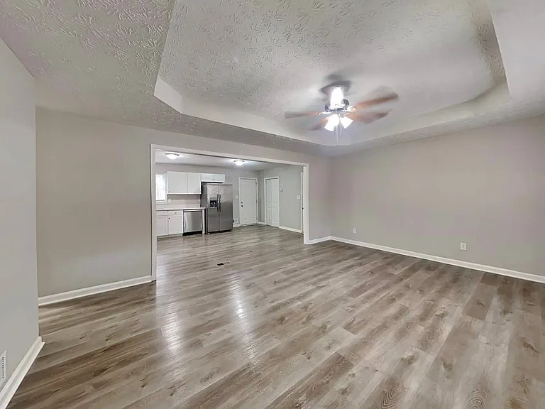 301 E Country Woods Dr — Photo 2