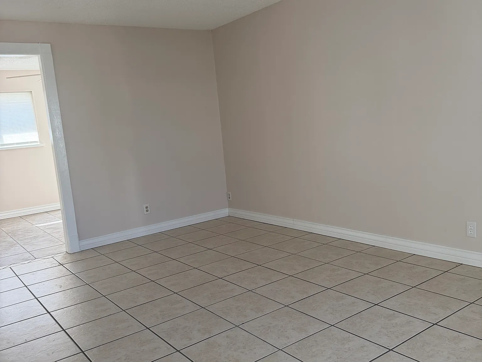 3 bed, 1094 sqft, $2,000 — Photo 4