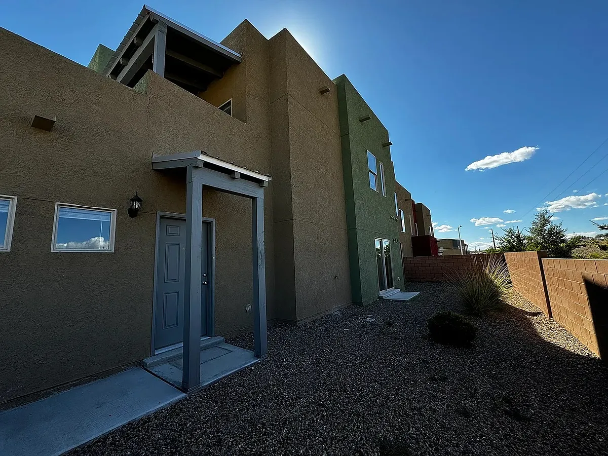 Building Photo - 1501 Borrego Dr SE