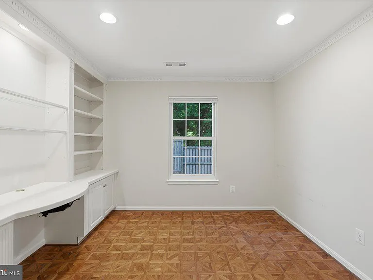 1433 McLean Mews Ct — Photo 30