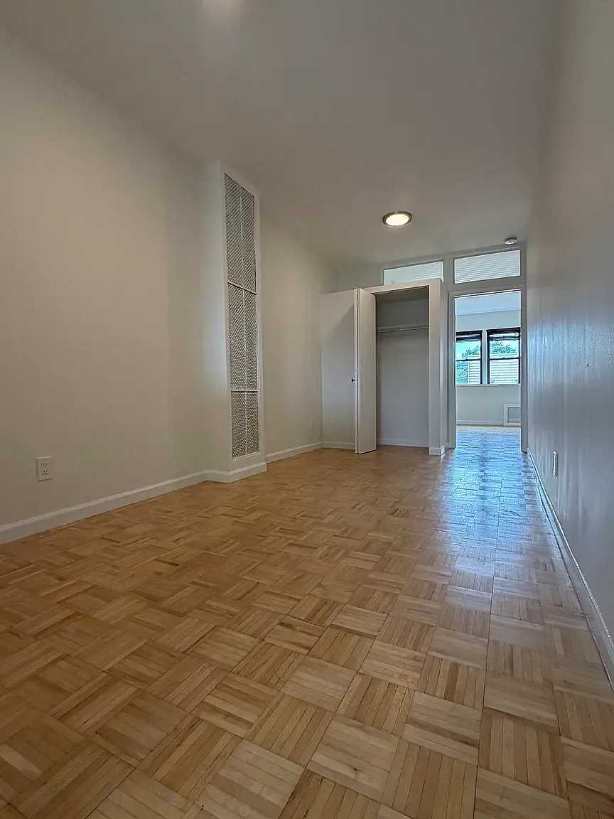 616 Manhattan Avenue — Photo 4