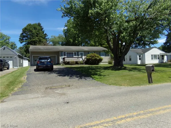 993 Country Club Dr, Zanesville, OH 43701