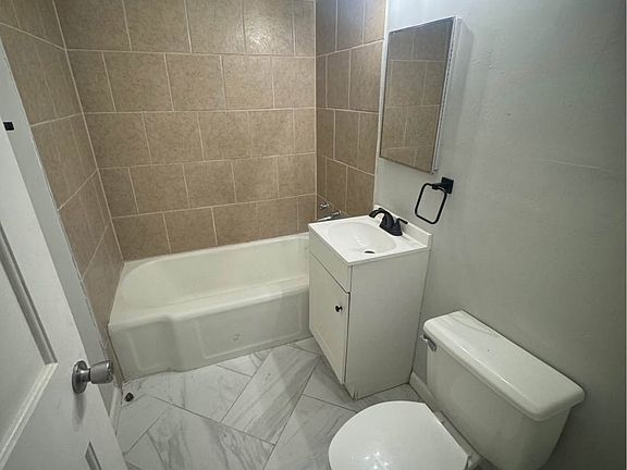 5th image of 220 S 71st Ave E