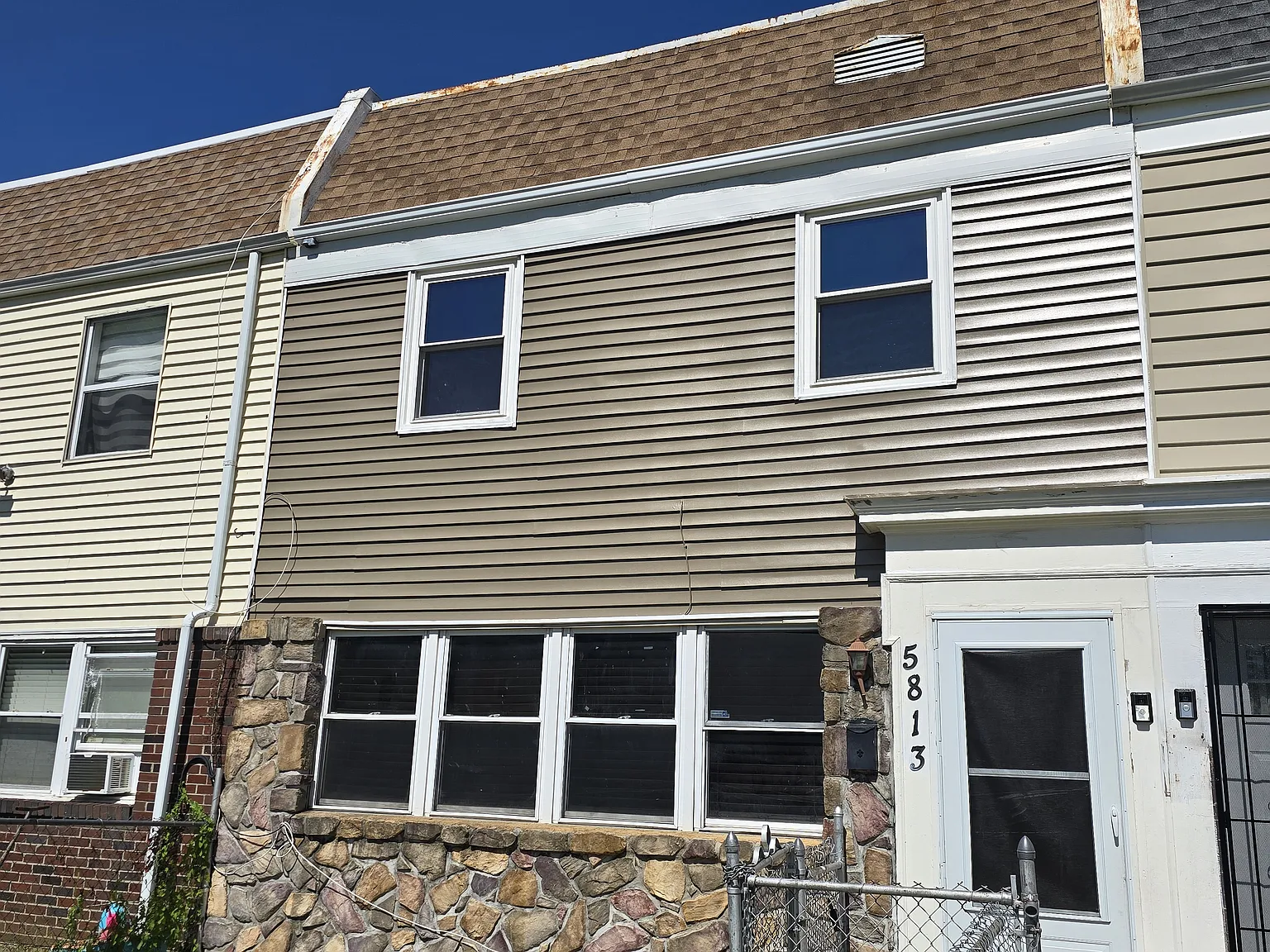 3 bed, 1.5 bath, 1200 sqft, $2,449 — Photo 2