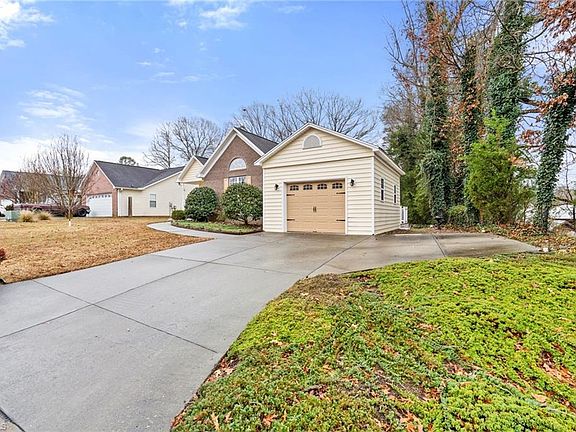 2nd image of 2472 Joshua Ln