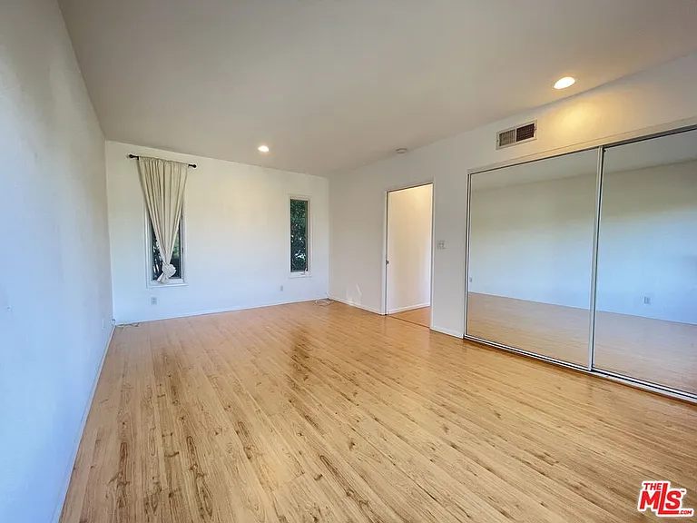 6216 Temple Hill Dr — Photo 20