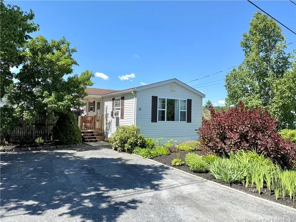 11 Pascal St, Edmundston, NB E7B 2X4