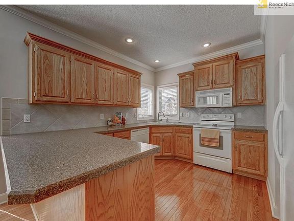 Granite, Tile Backsplash, ALL Appliances Stay!