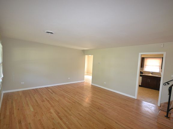 3rd image of 10632 Drummond Ave