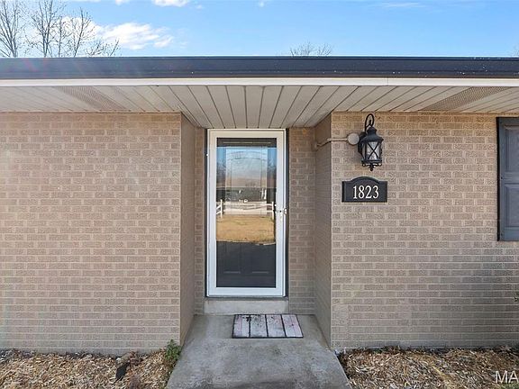 2nd image of 1823 Lawanda Dr