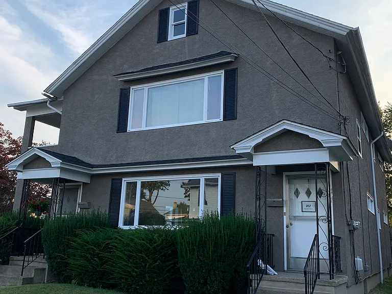 307 Warren St — Photo 2