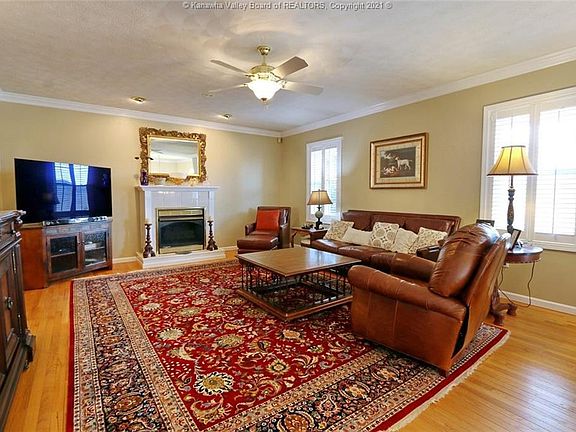3rd image of 8 Southcove Ln