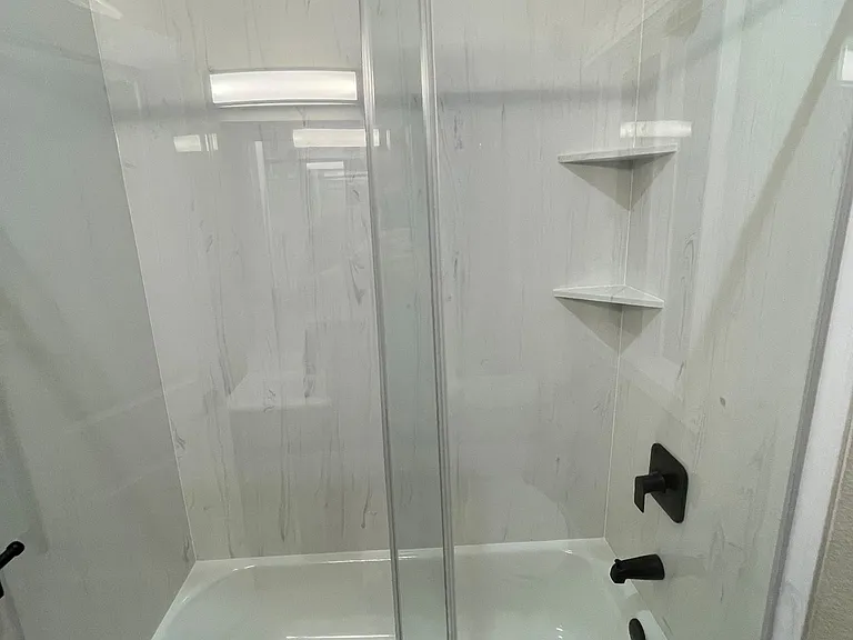 Claremont Towers Apartments — Photo 10