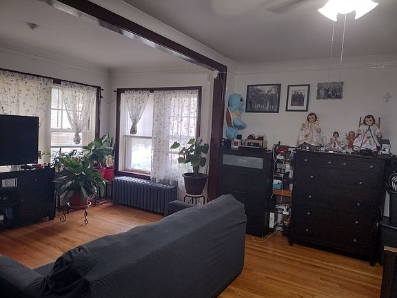 4th image of 6214 N Artesian Ave