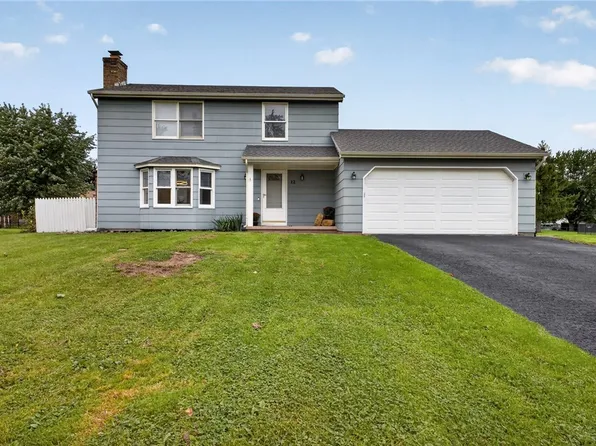 12 Newcomb Dr, Hilton, NY 14468