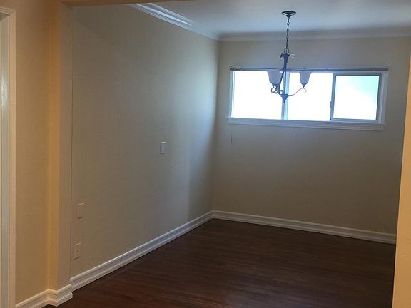 2nd image of 12602 Oxnard St