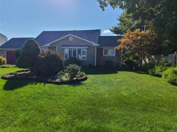 407 Herzel Boulevard, West Babylon, NY 11704