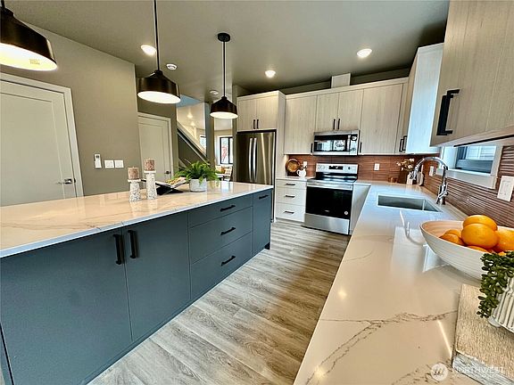 5th image of 570 Creston Court