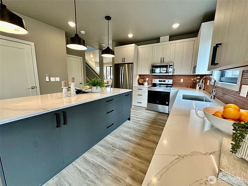 5th image of 570 Creston Court