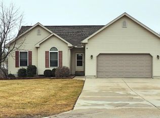 663 Hillside Dr, Corunna, MI 48817