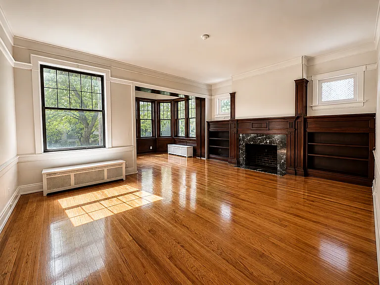3935 N Pine Grove Ave #14-J — Photo 1