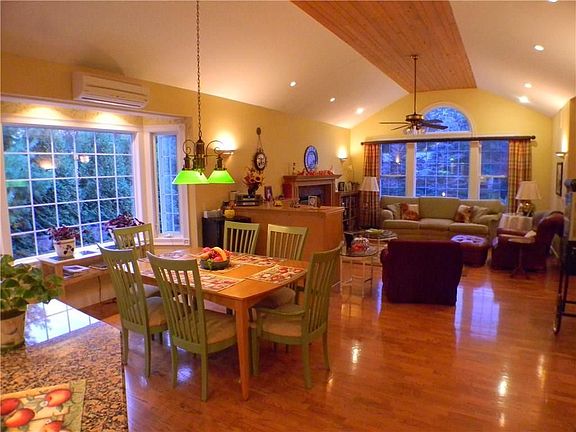 5th image of 11 Juniper Ln