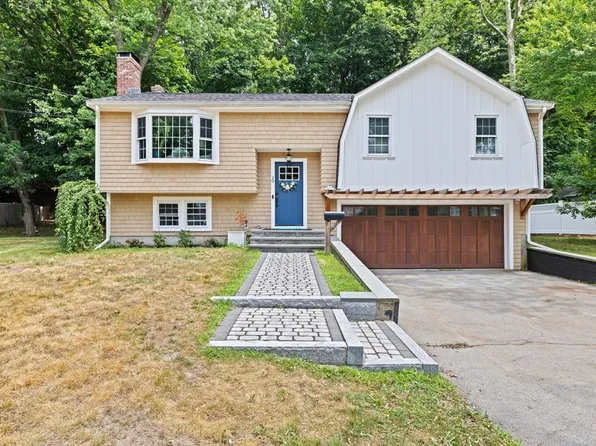 10 Grenadier Rd, Hingham, MA 02043