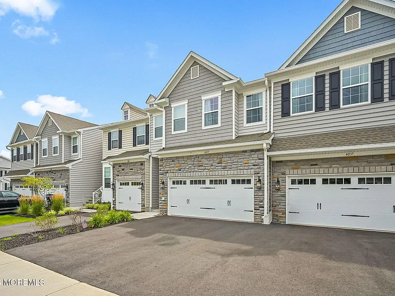 4039 Heron Dr — Photo 3