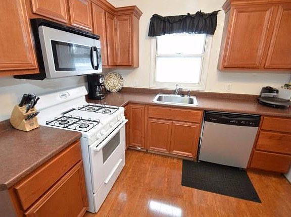 3rd image of W162N9804 Mayflower Dr