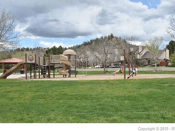 Pinon Valley Park has fun playground