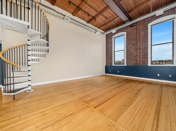 10 Kearney Sq APT 307, Lowell, MA 01852