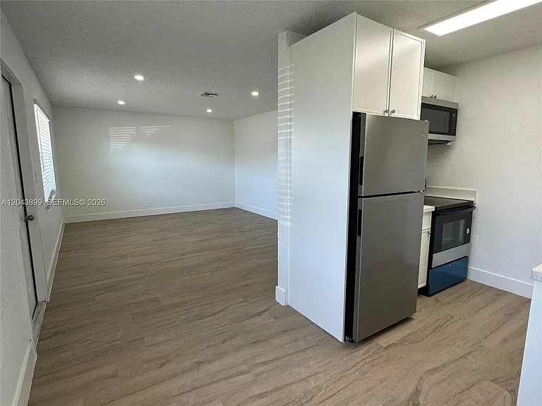 899 NE 15th St #3 — Photo 3
