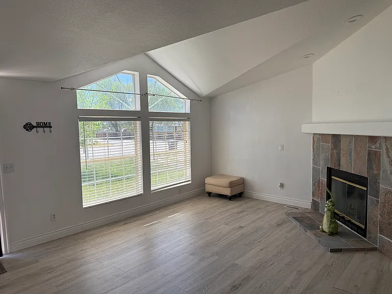 115 E 470 N — Photo 8