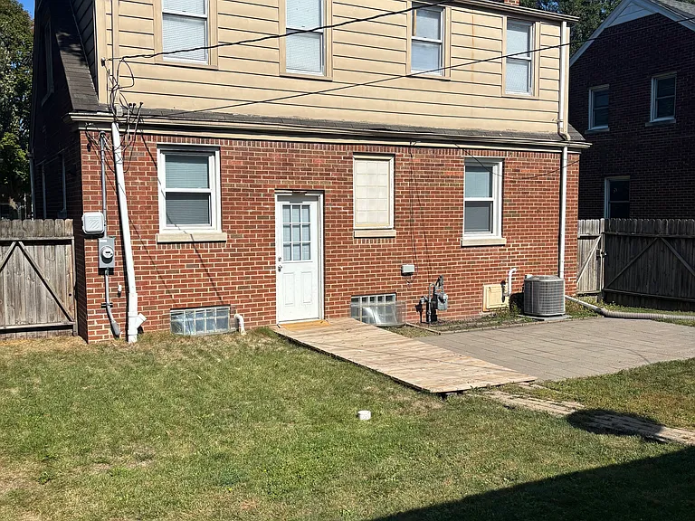 234 Broadmoor Ave — Photo 16